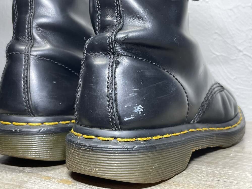 Dr Doc Martens 1460 Womens 7 Black Smooth Leather 8 Eye Combat Boots Punk Goth - Picture 13 of 16